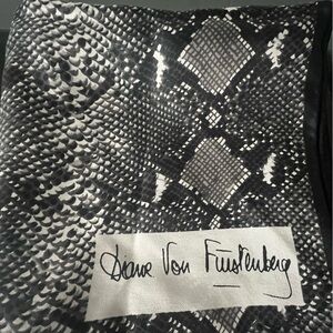 Diane Von Furstenberg Monochrome Patterned Scarf size 28x28